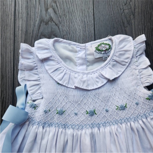 Adorable Cecil & Lou White Smocked Dress Size 24M - Picture 2 of 5